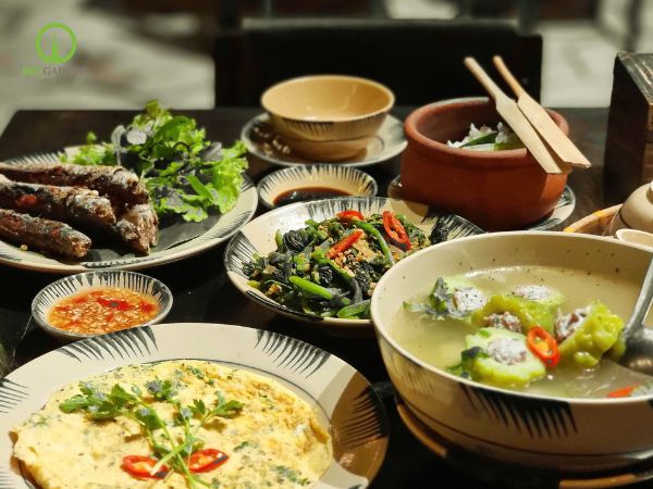 chén dĩa cổ xưa